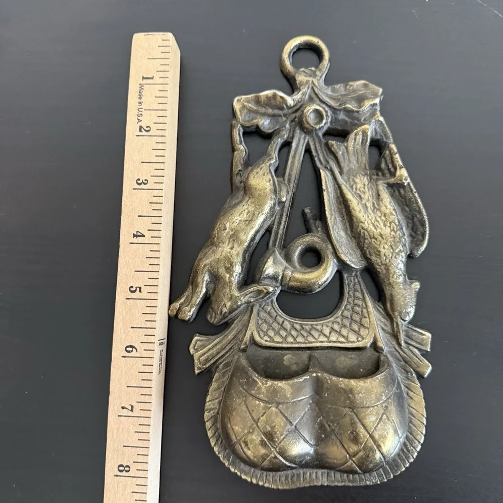 Vintage Cast Metal Match Safe Wall Pocket Old English Hunting Decor Game Bag‎